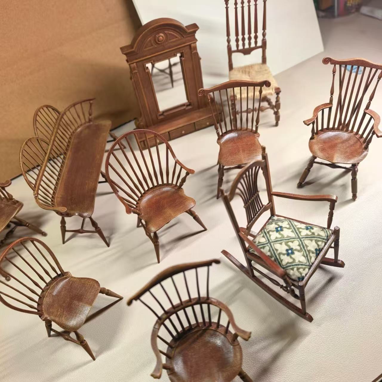 1/12 スケールヴィンテージウィンザーチェアセット 2 個 - Outdoor Furniture Resin のレビューと価格