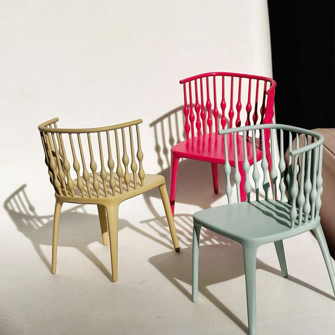 1/12 スケールヴィンテージウィンザーチェアセット 2 個 - Outdoor Furniture Resin のレビューと価格
