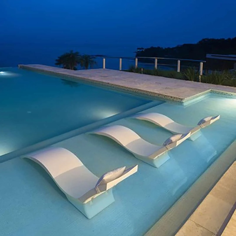 FRP製スペインデザインサンラウンジャー、プール用ホワイトチ - Outdoor Furniture Spain のレビューと価格